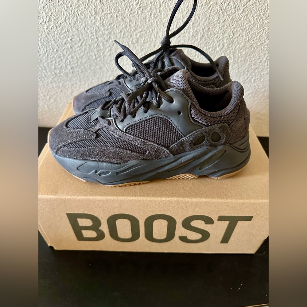 Adidas Yeezy Boost 700 Utility Black Sneakers